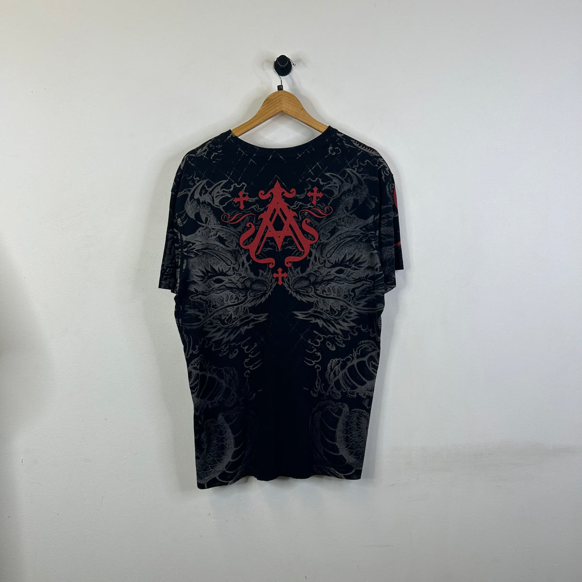 BLACK RED ARCHAIC TEE