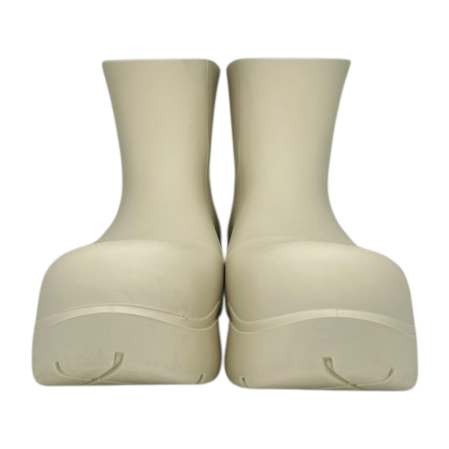 PREOWNED BOTTEGA VENETA BEIGE PUDDLE BOOT
