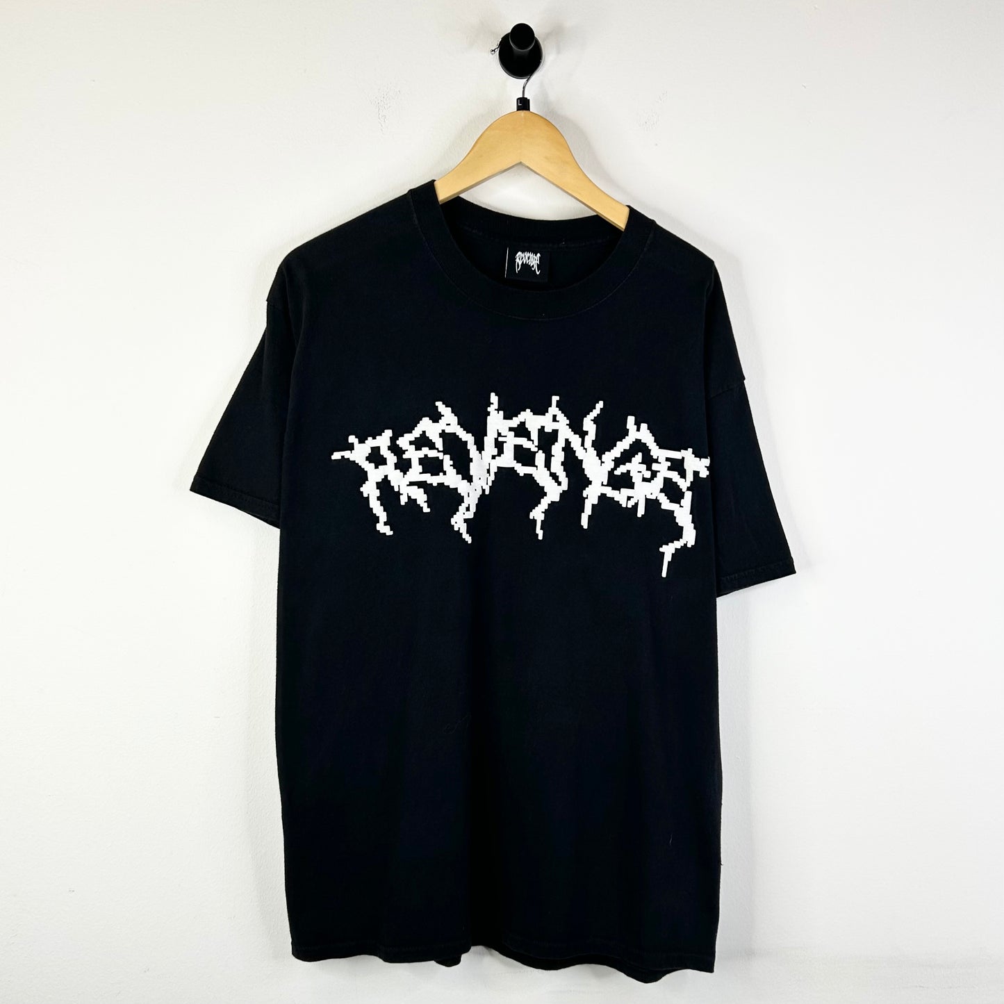REVENGE PUFF PRINT SCRIPT TEE BLACK