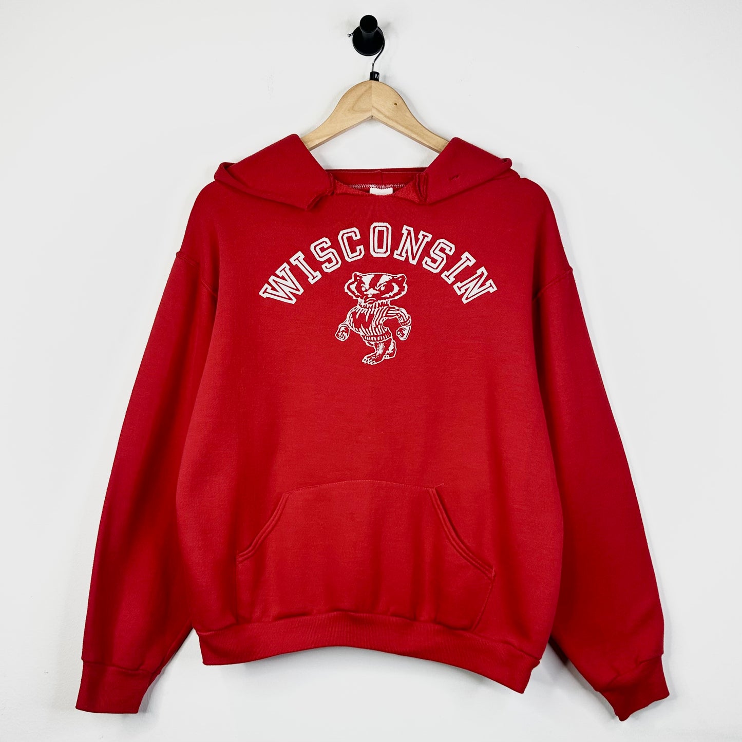 WISCONSIN BADGERS DISTRESSED NECK HOODIE