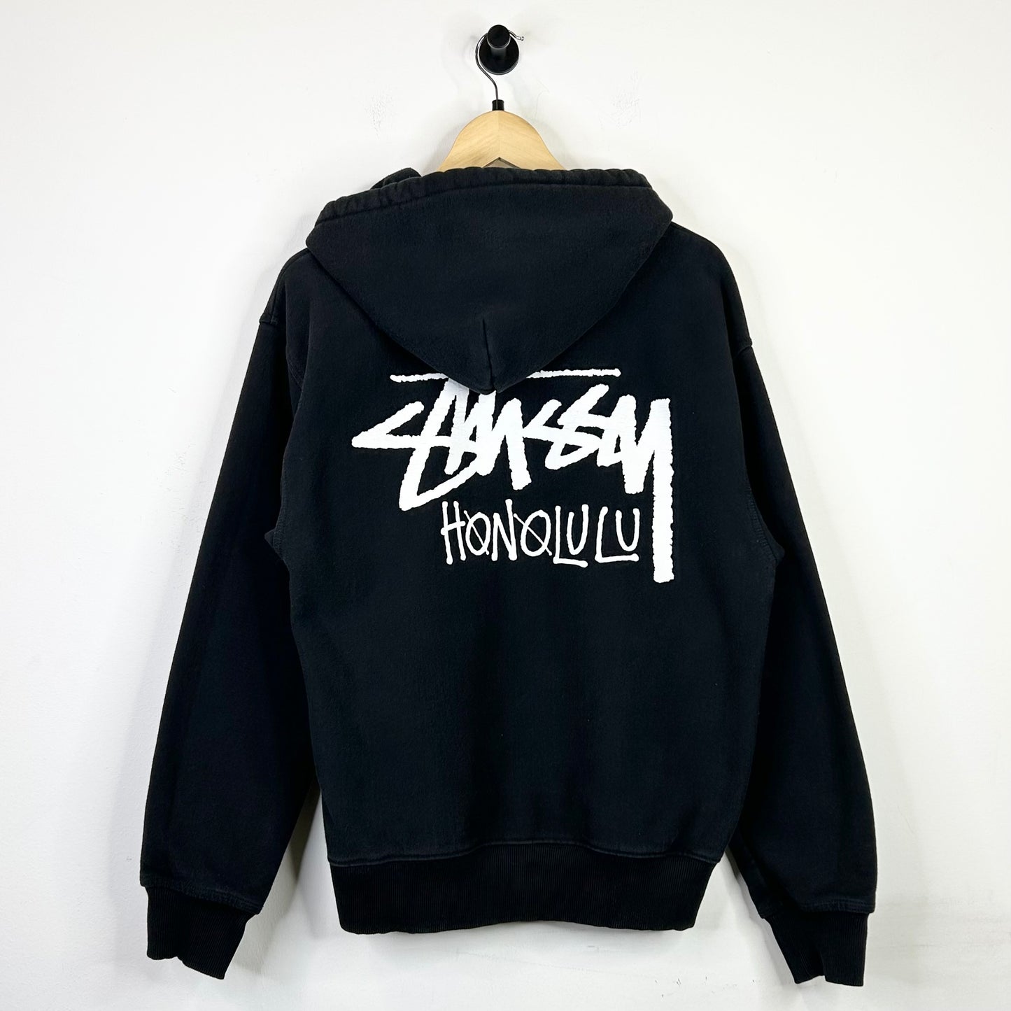 STUSSY HONOLULU CHAPTER HOODIE BLACK