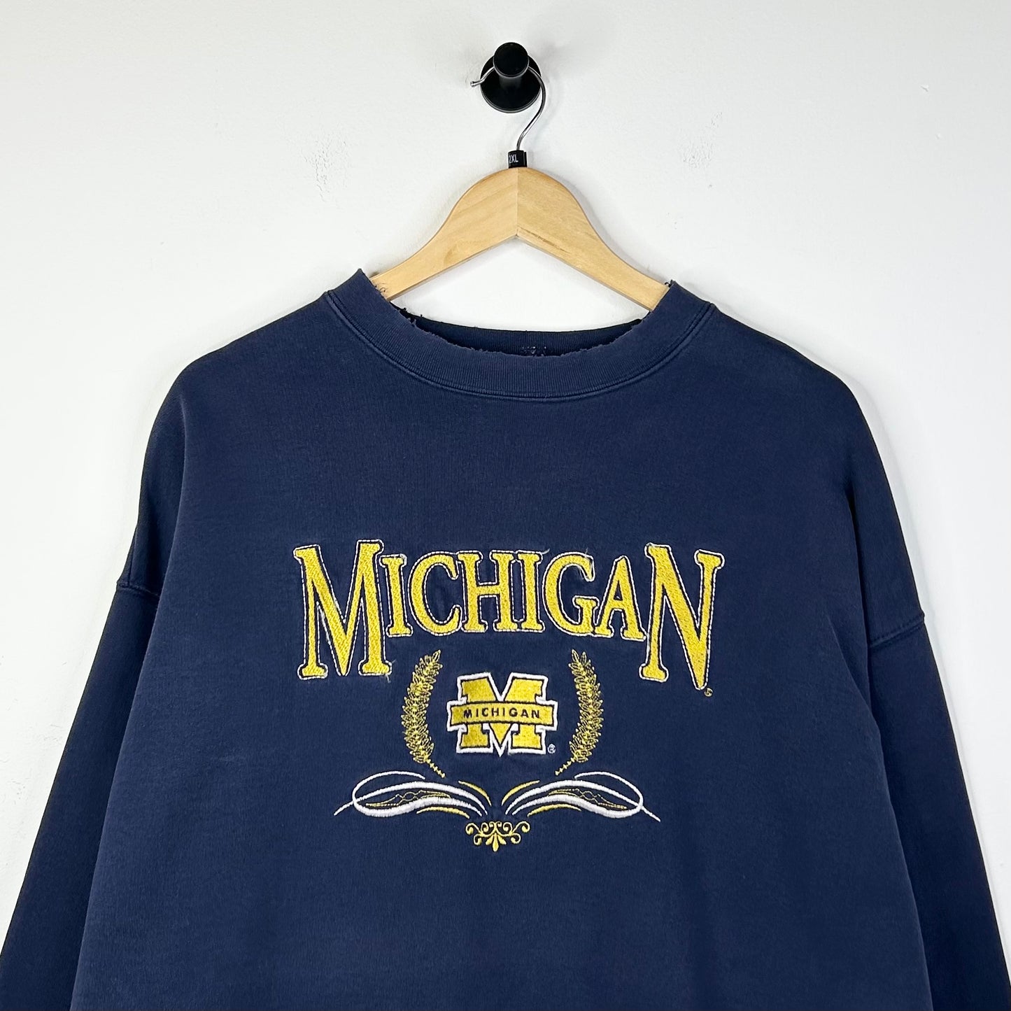 MICHIGAN LOGO ATHLETIC NAVY CREWNECK