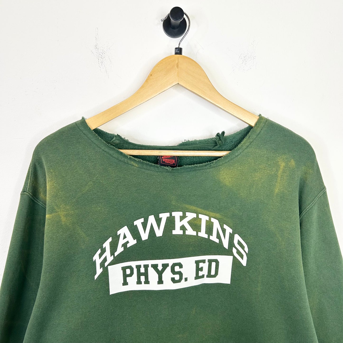 STRANGER THINGS X NIKE HAWKINS PHYS.ED CREWNECK