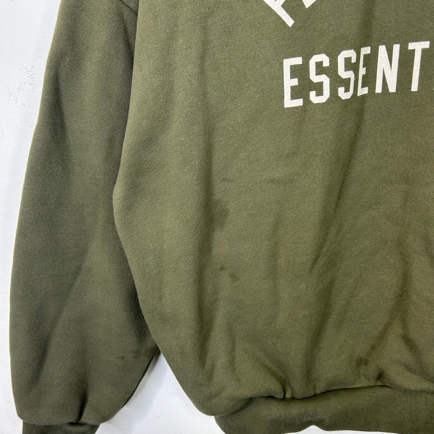 FEAR OF GOD ESSENTAILS MILITARY GREEN CREWNECK