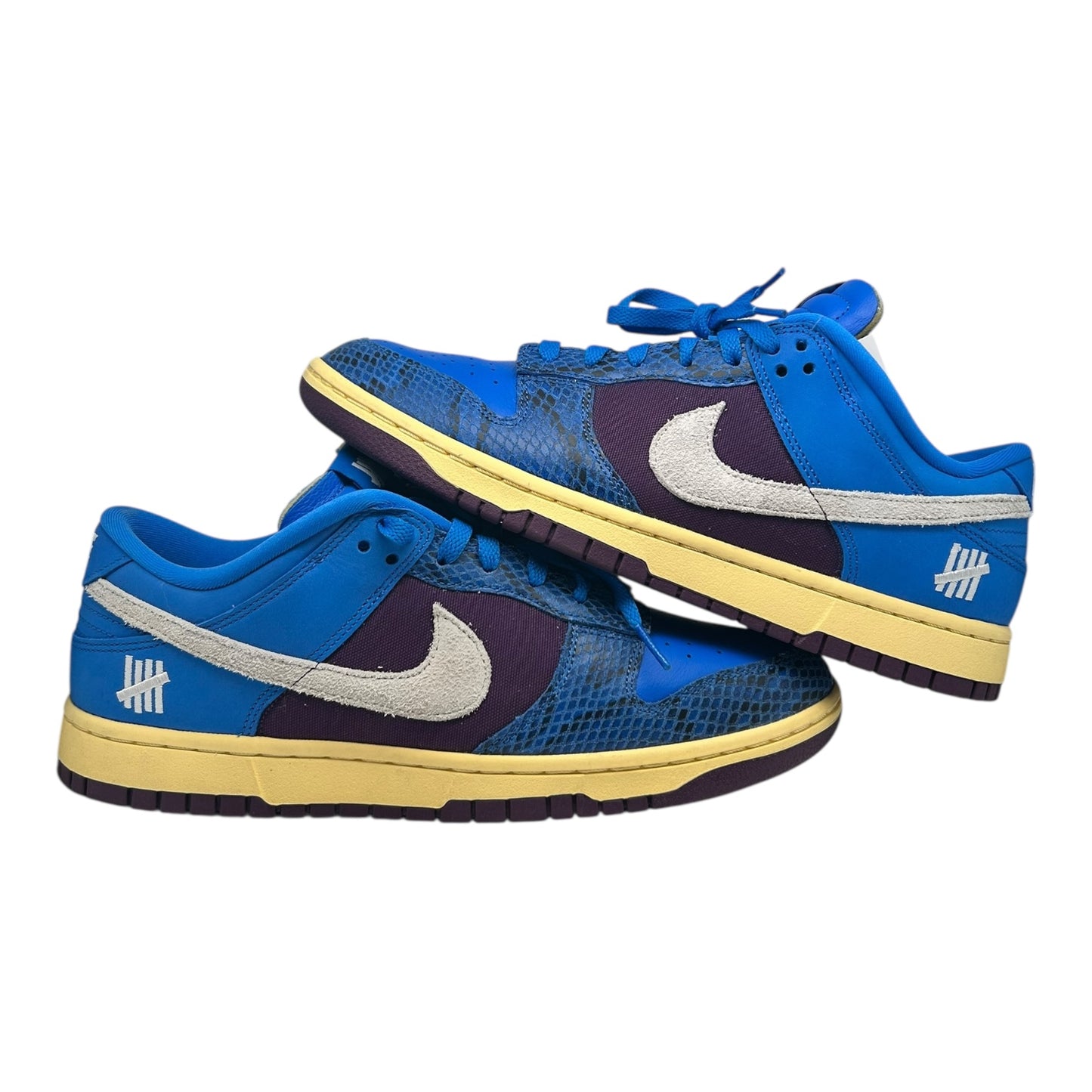 PREOWNED UNDEFEATED NIKE DUNK LOW 5 ON IT
