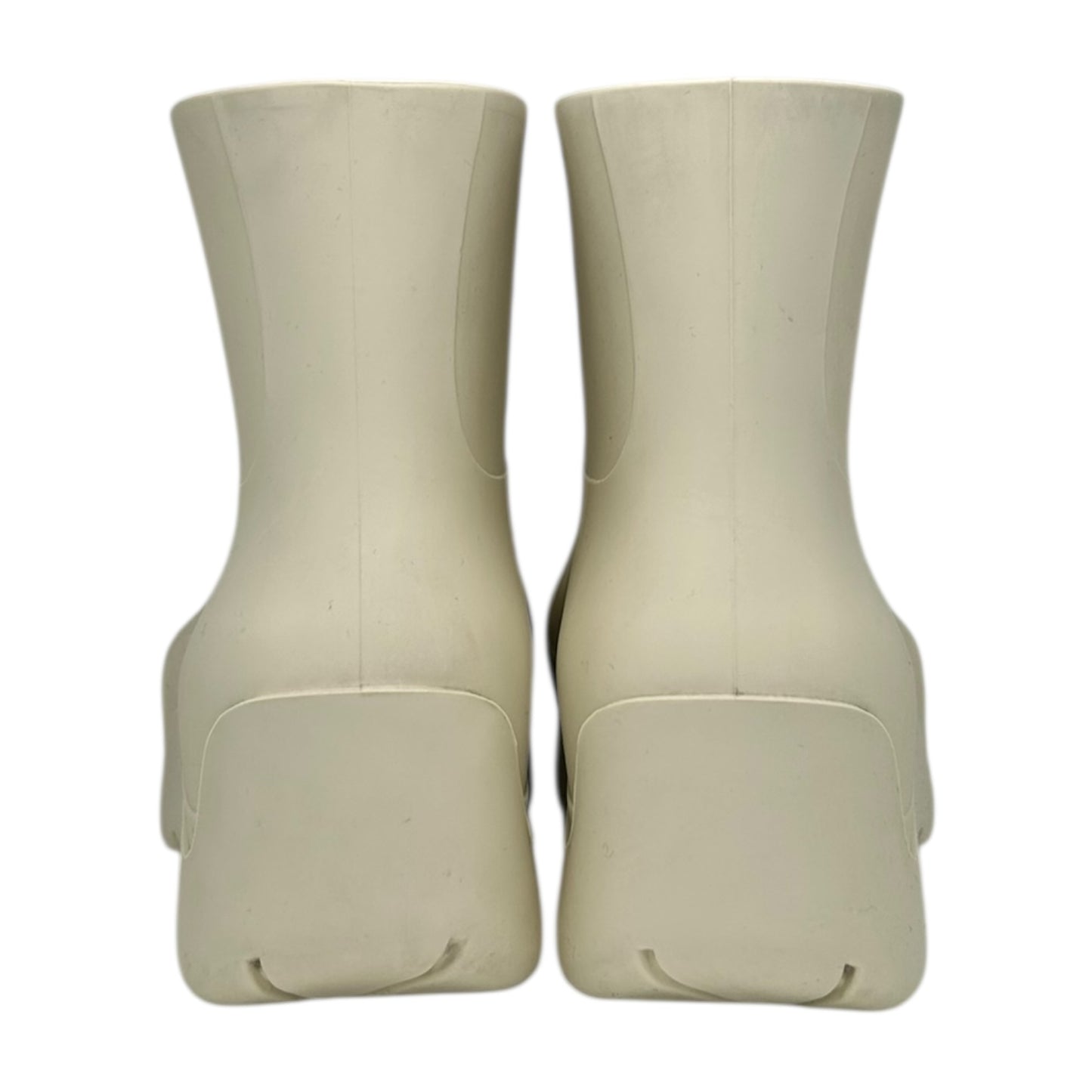 PREOWNED BOTTEGA VENETA BEIGE PUDDLE BOOT