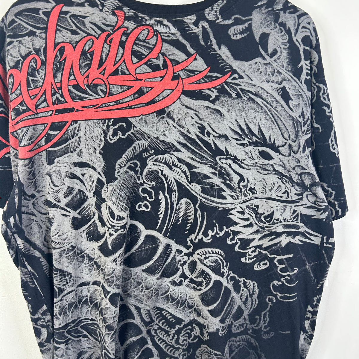 BLACK RED ARCHAIC TEE