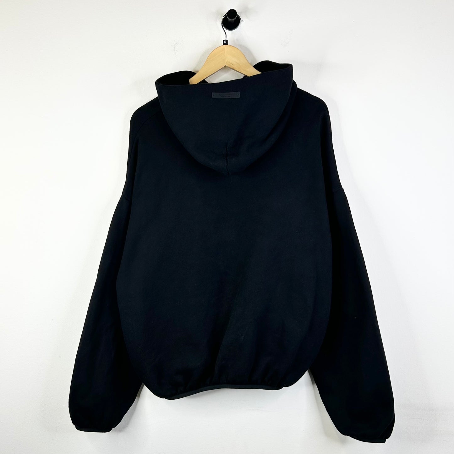 NBA ESSENTIALS BLACK HOODIE