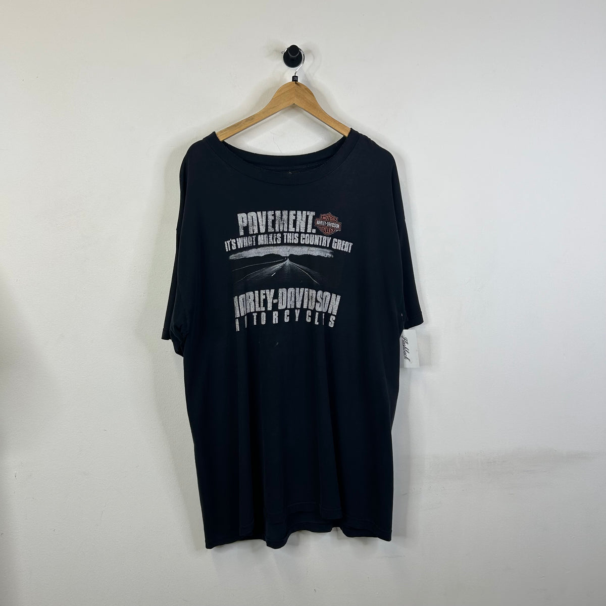 HARLEY DAVIDSON PAVEMENT MAKES THIS COUNTRY GREAT DISTRESSED TEE