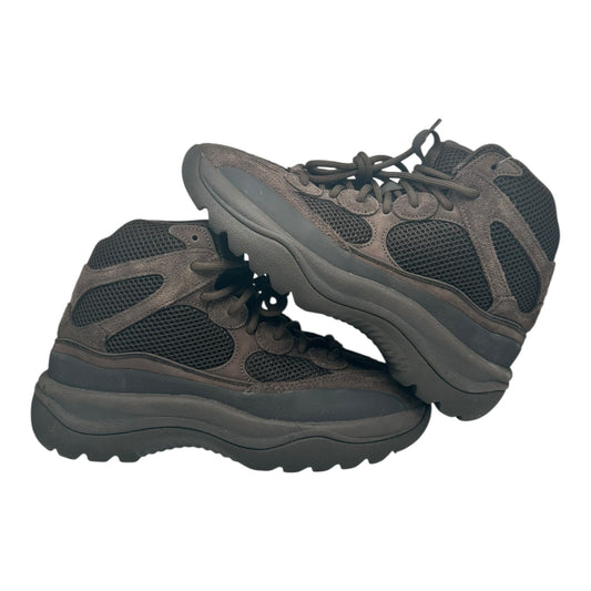 PREOWNED YEEZY DESERT BOOT OIL