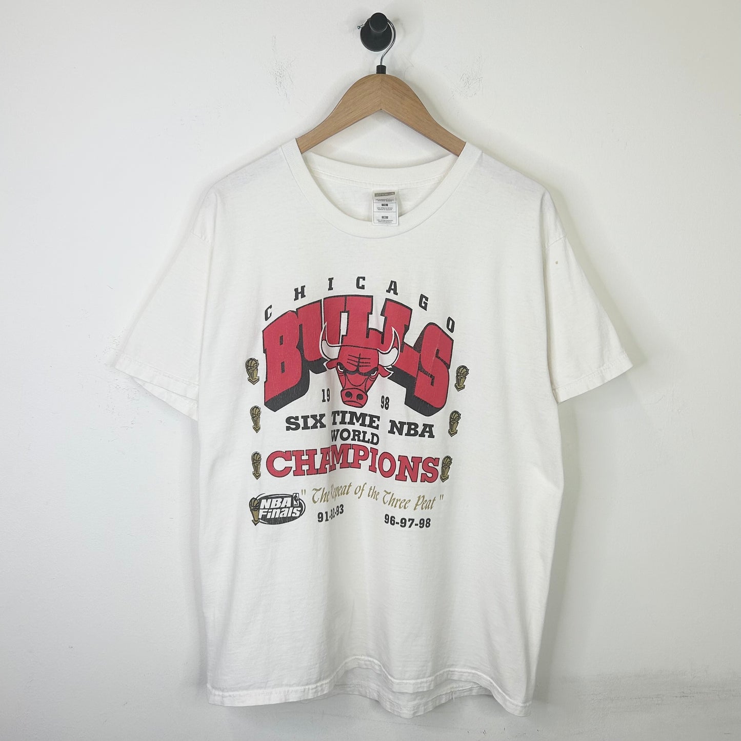 1998 SIX TIME NBA WORLD CHAMPIONS BULLS CHAMPS TEE