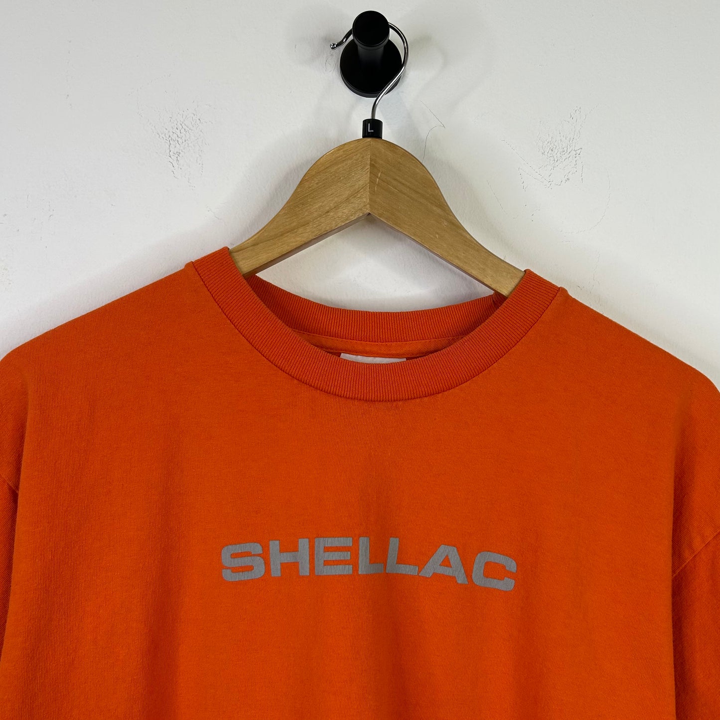 SHELLAC ORANGE LOGO TEE