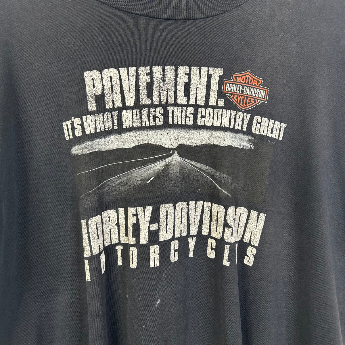 HARLEY DAVIDSON PAVEMENT MAKES THIS COUNTRY GREAT DISTRESSED TEE