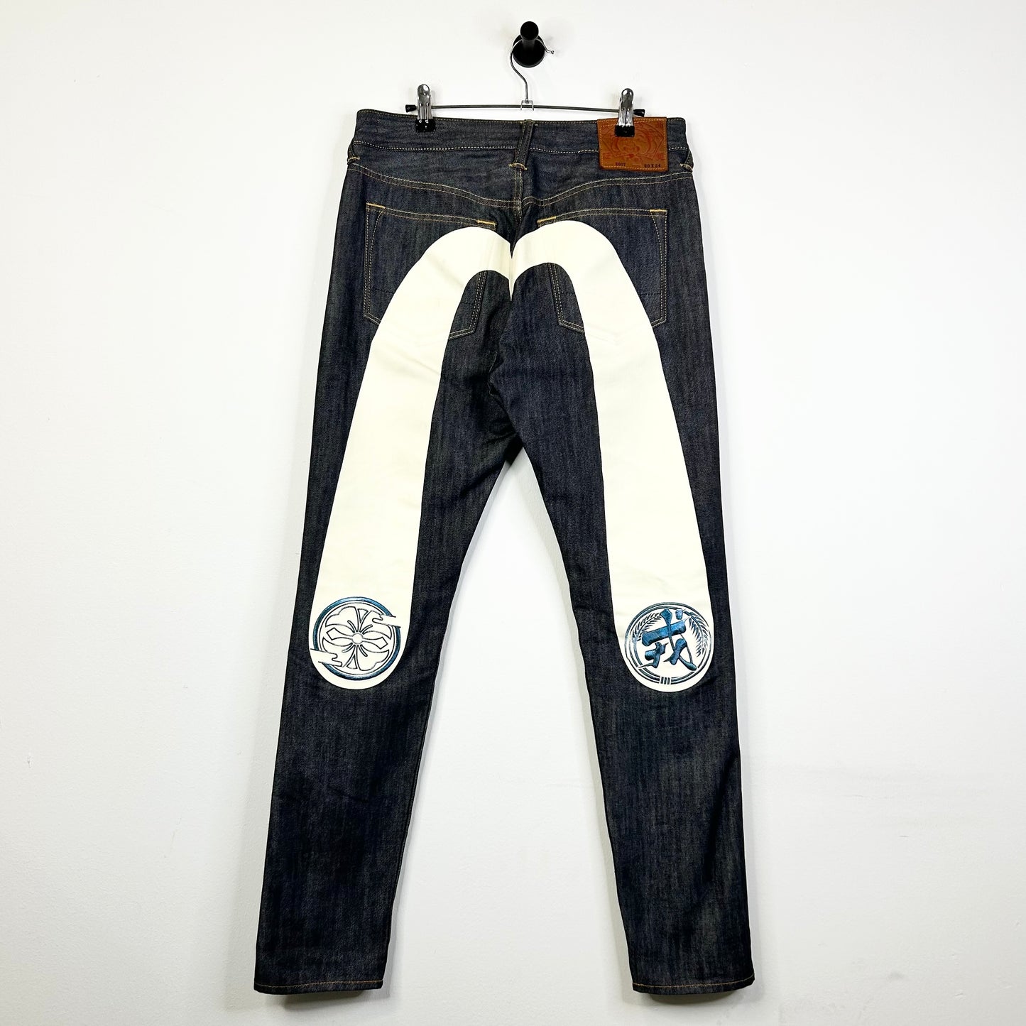 EVISU DAICOCK PRINT CARROT FIT JEANS