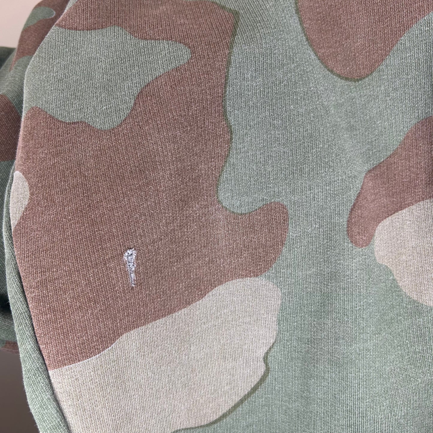 OFF WHITE CAMO SWEAT PANTS