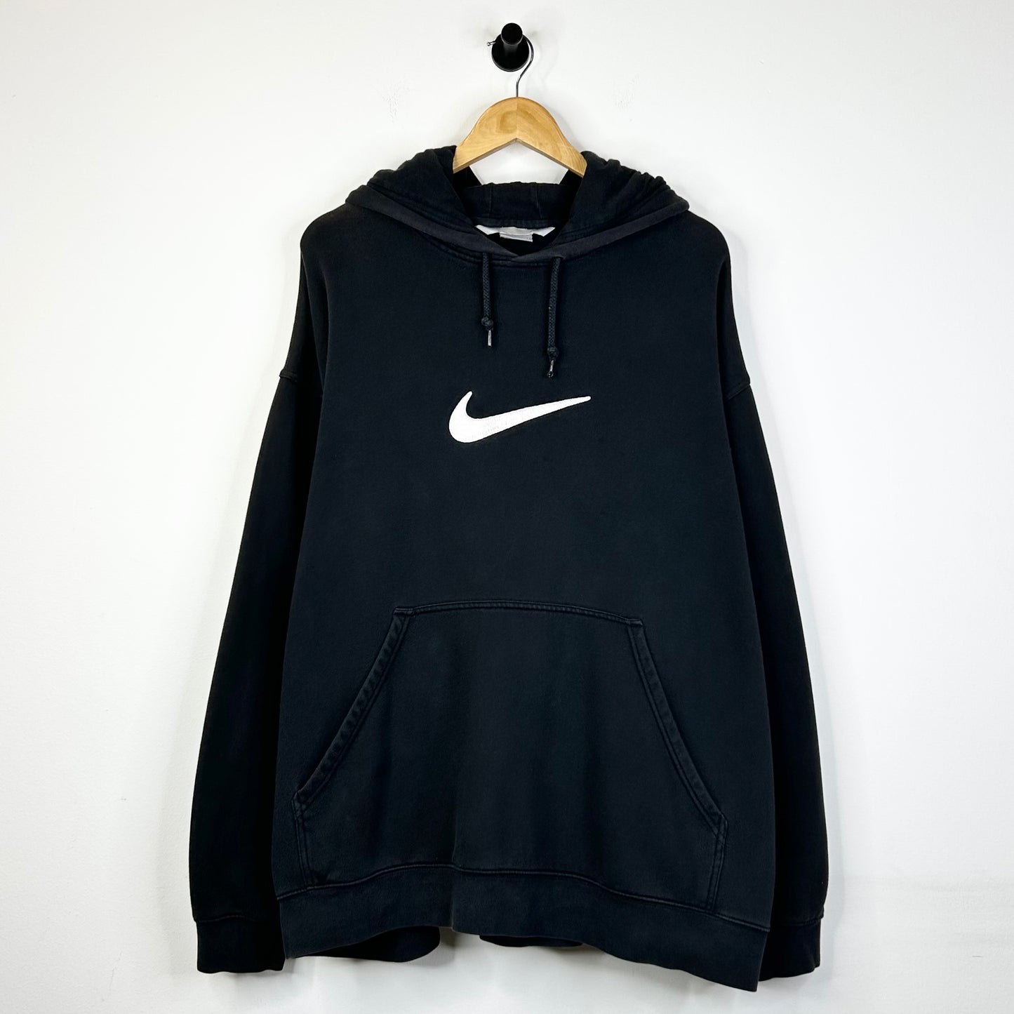 NIKE BIG SWOOSH CENTER LOGO