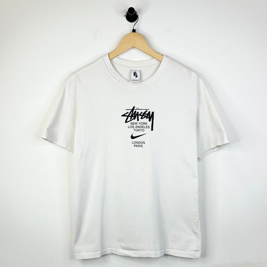 STUSSY X NIKE LOGO TEE WHITE
