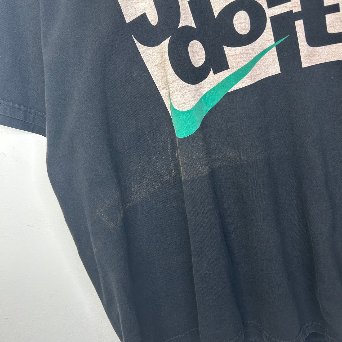 NIKE JUST DO IT CENTER LOGO TEE