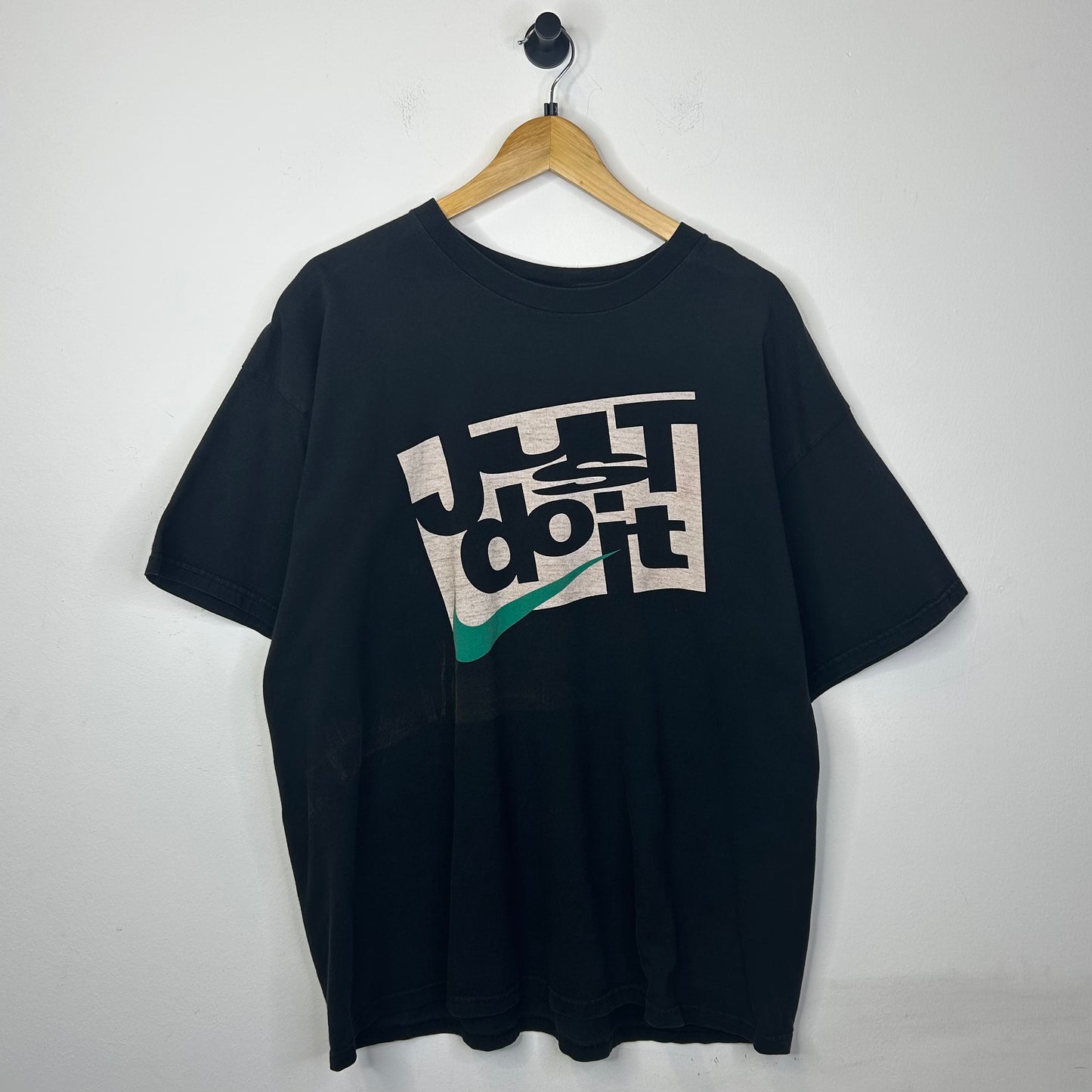 NIKE JUST DO IT CENTER LOGO TEE