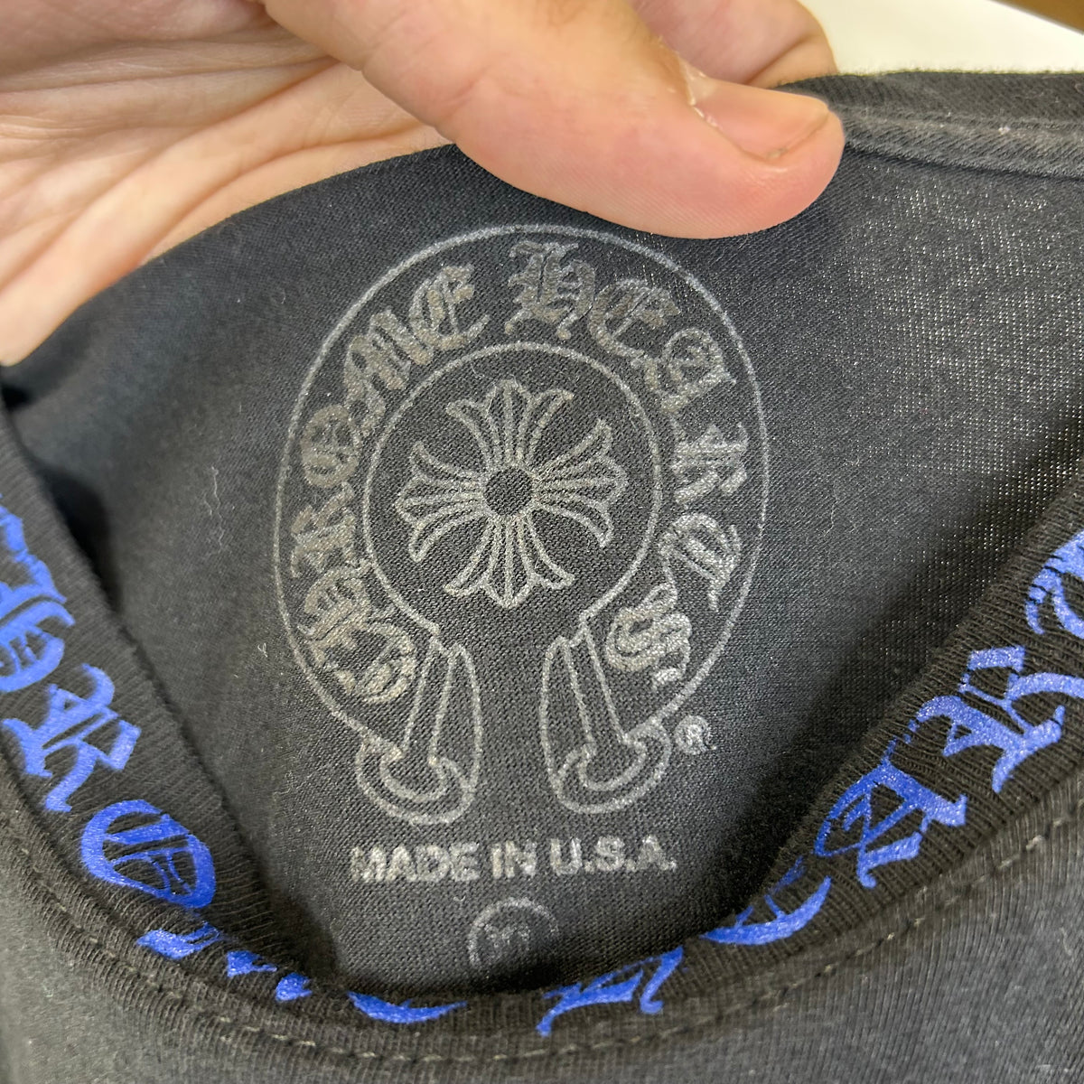 CHROME HEARTS BLACK AND BLUE NECK LOGO TEE