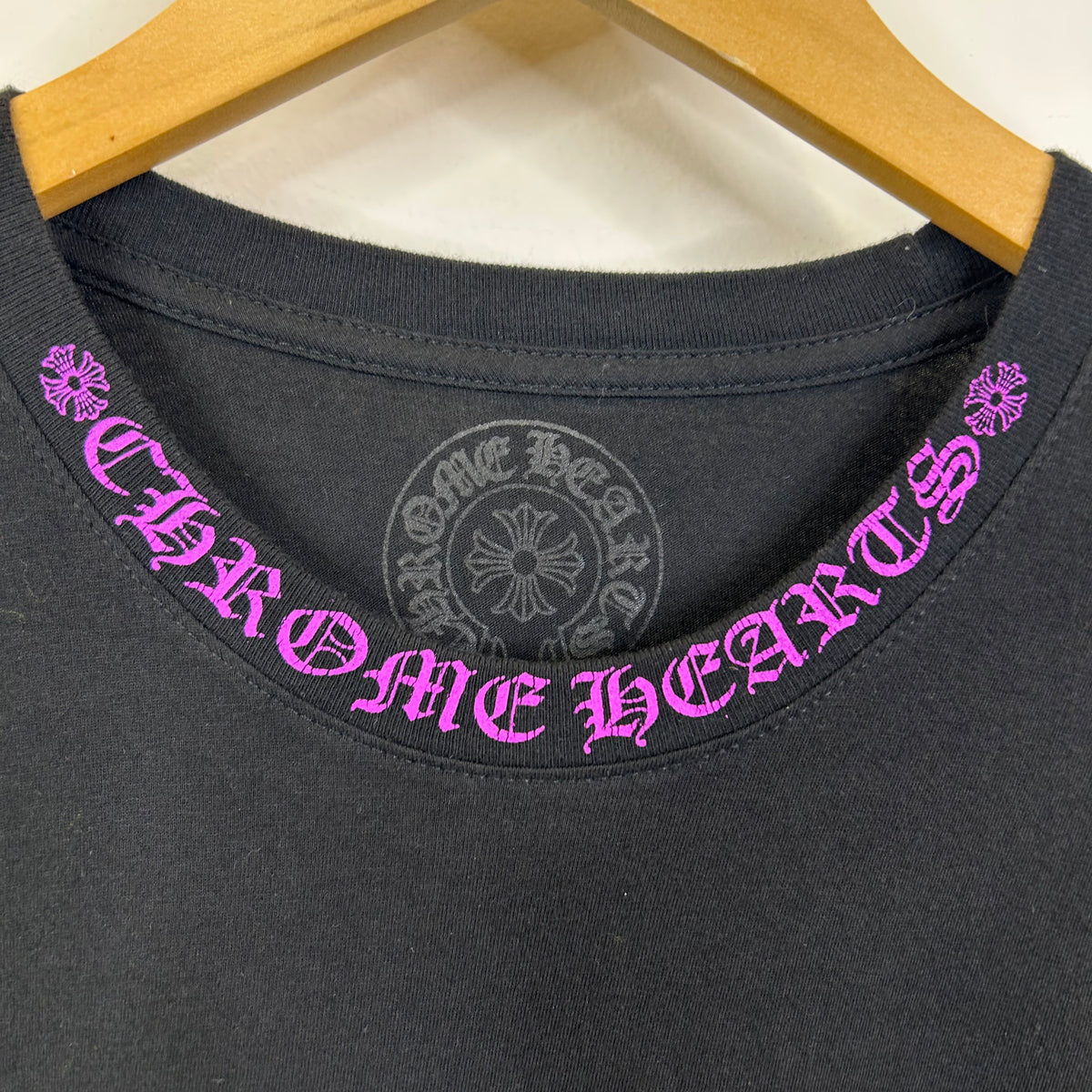 CHROME HEARTS NECK LOGO PURPLE TEE
