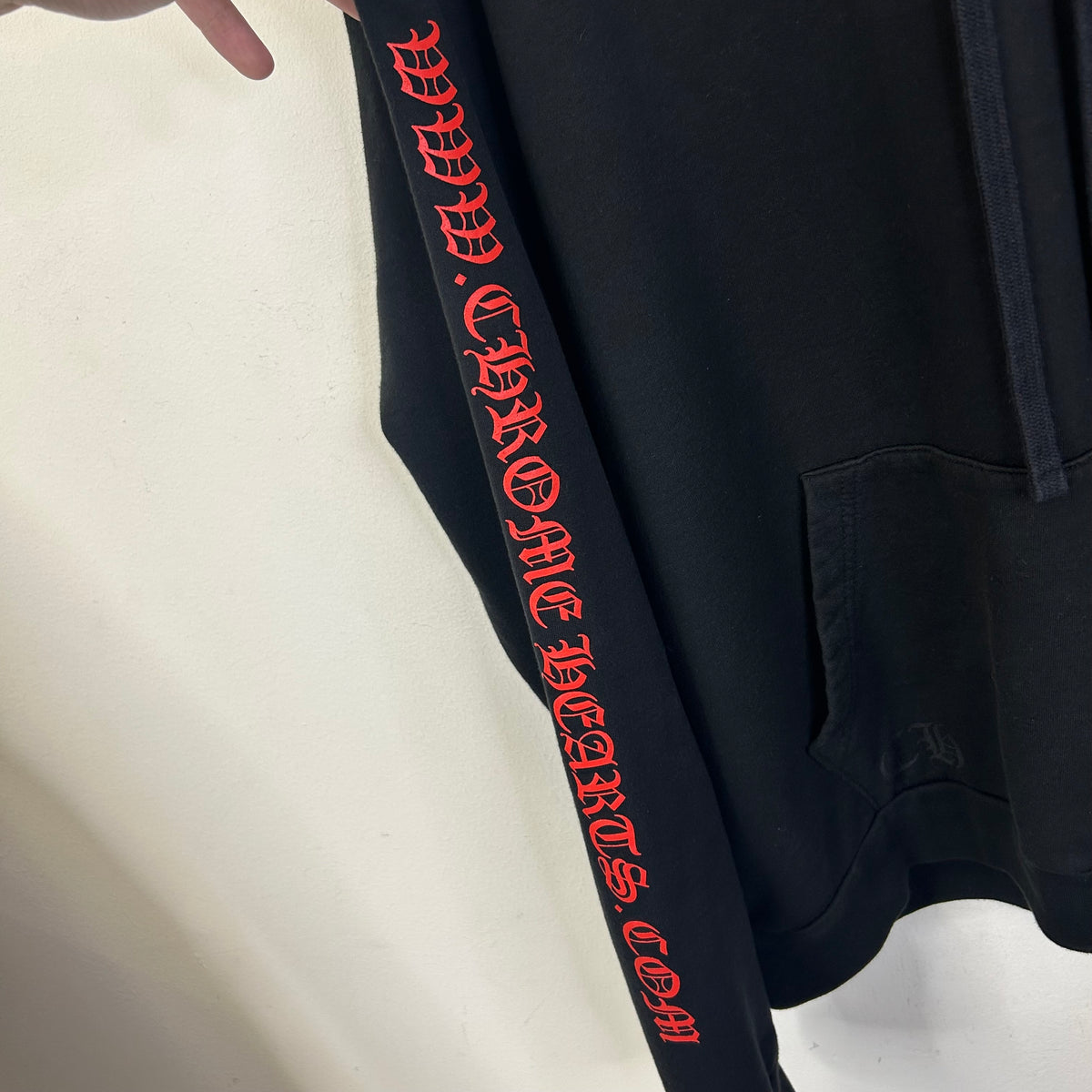 CHROME HEARTS RED AND BLACK HORSESHOE LOGO HOODIE