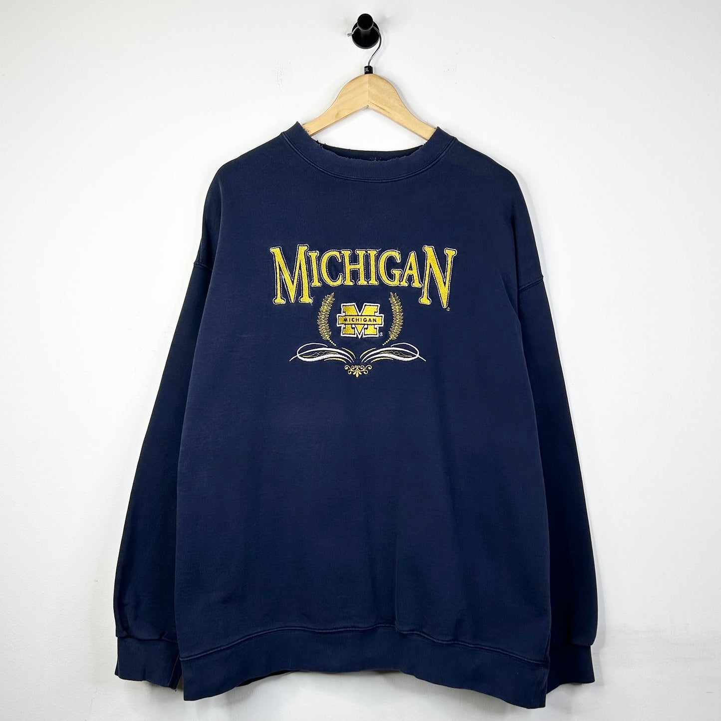 MICHIGAN LOGO ATHLETIC NAVY CREWNECK