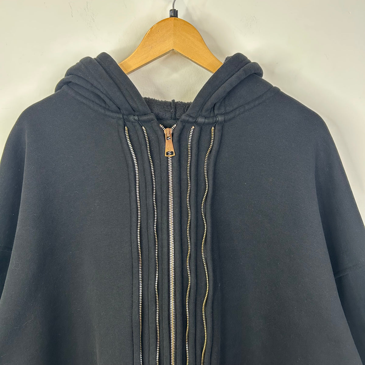 GV GALLERYTRIPLE ZIP HOODIE BLACK