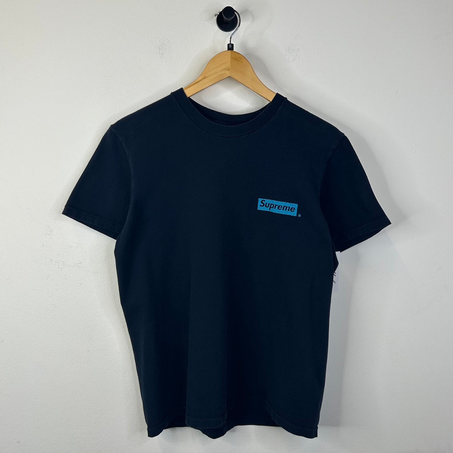 SUPREME SPIRAL TEE NAVY