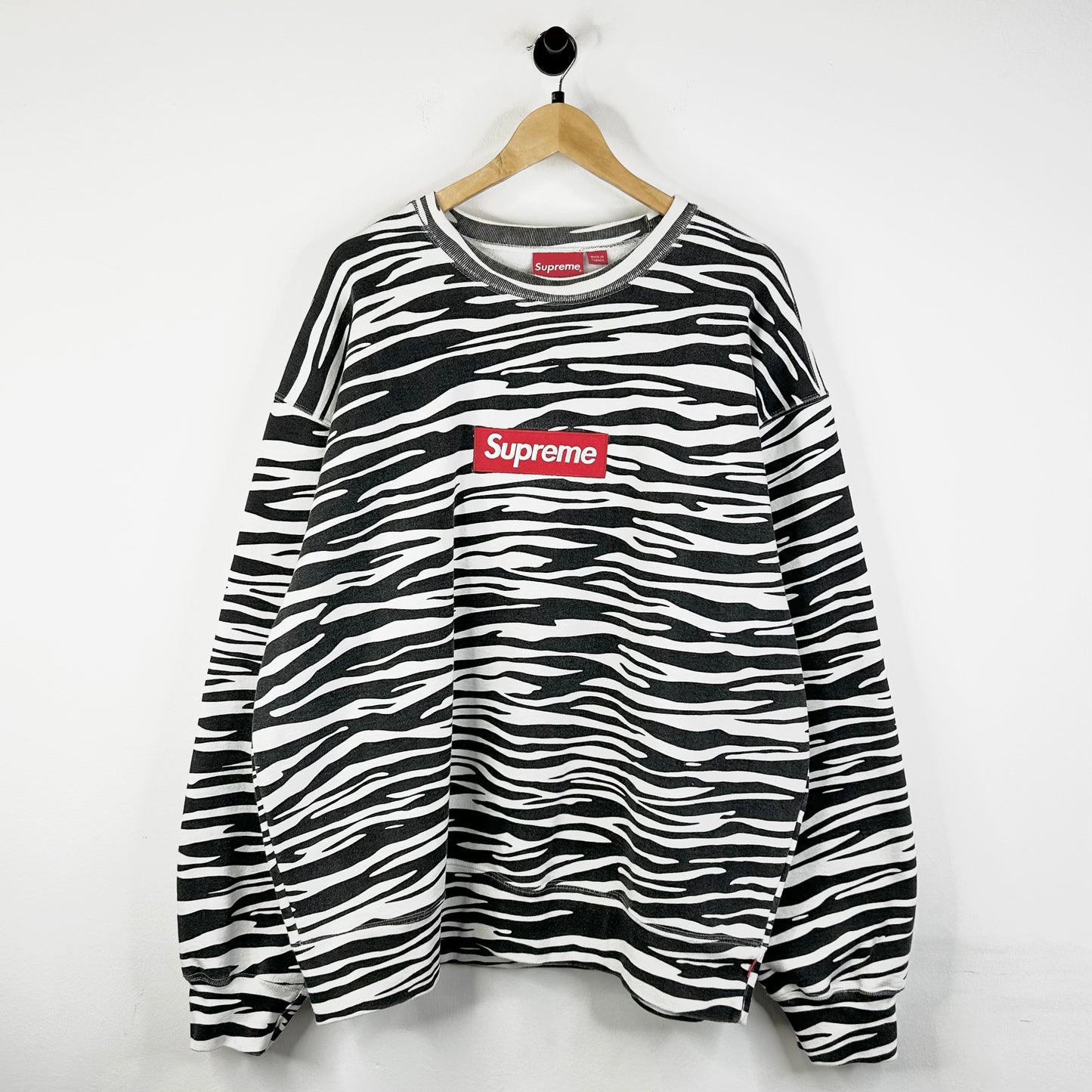 SUPREME BOX LOGO ZEBRA CREWNECK