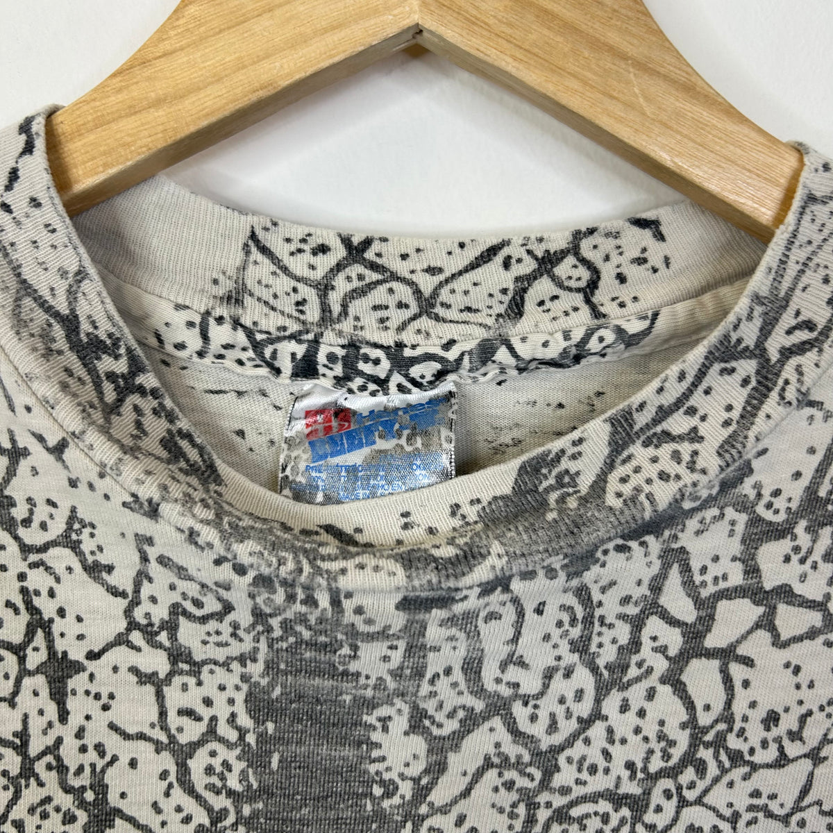CRACKED AOP SCREAMING FACE WHITE TEE