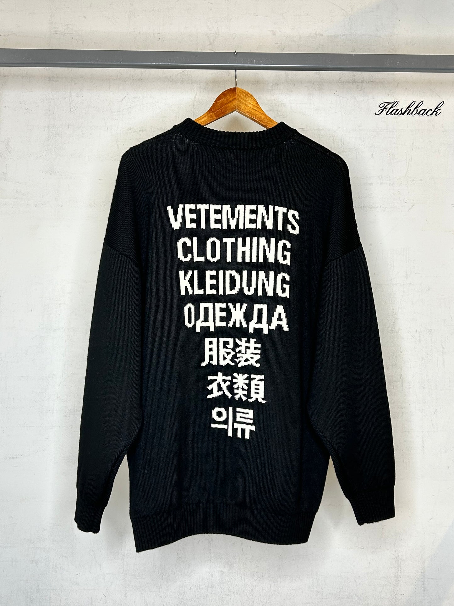 VETEMENTS BLACK CREW NECK