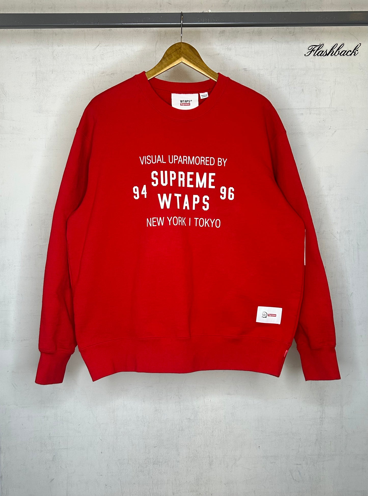 SUPREME W TAPS RED VISUAL UP ARMORED CREWNECK