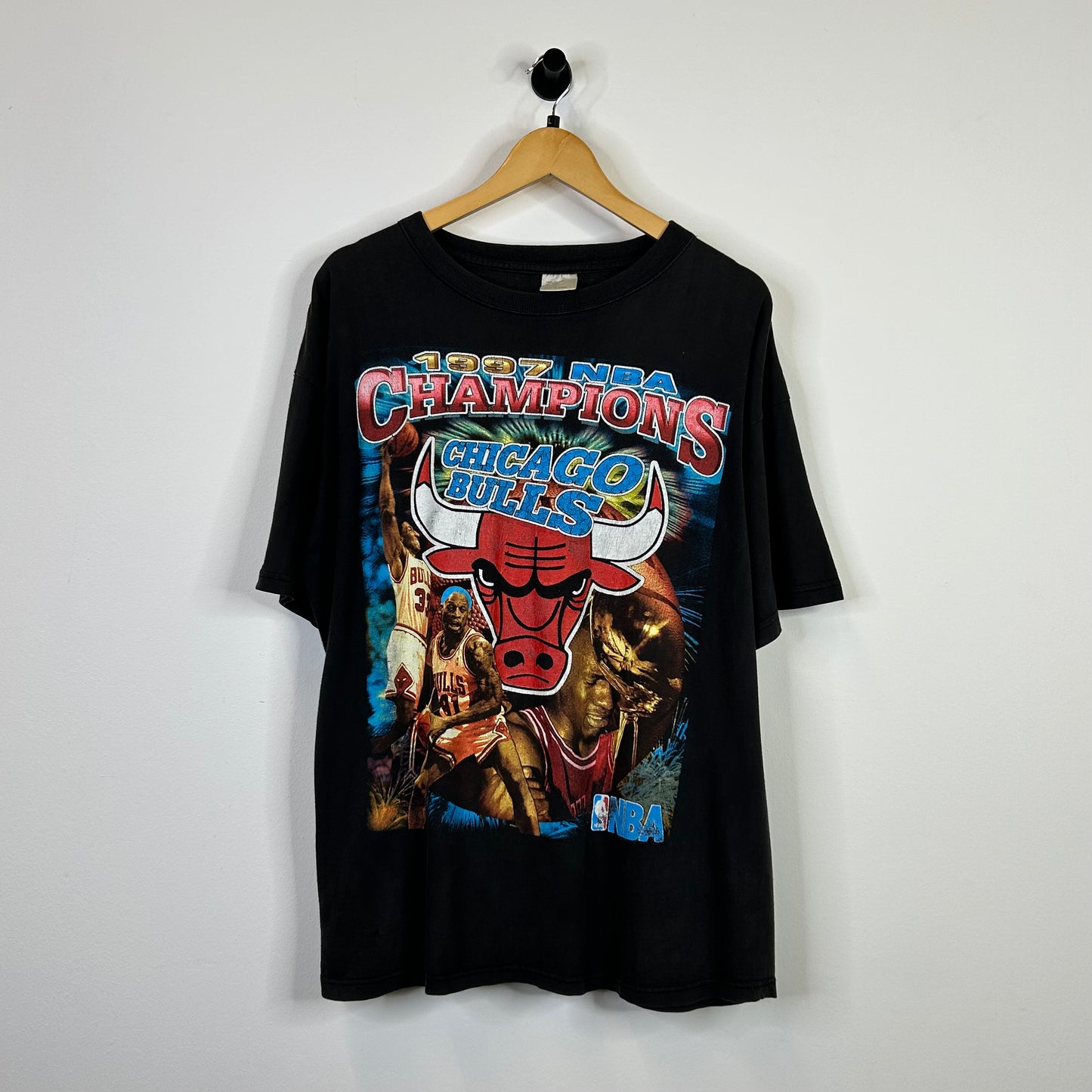 BULLS 1997 CHAMPIONS AOP TEE
