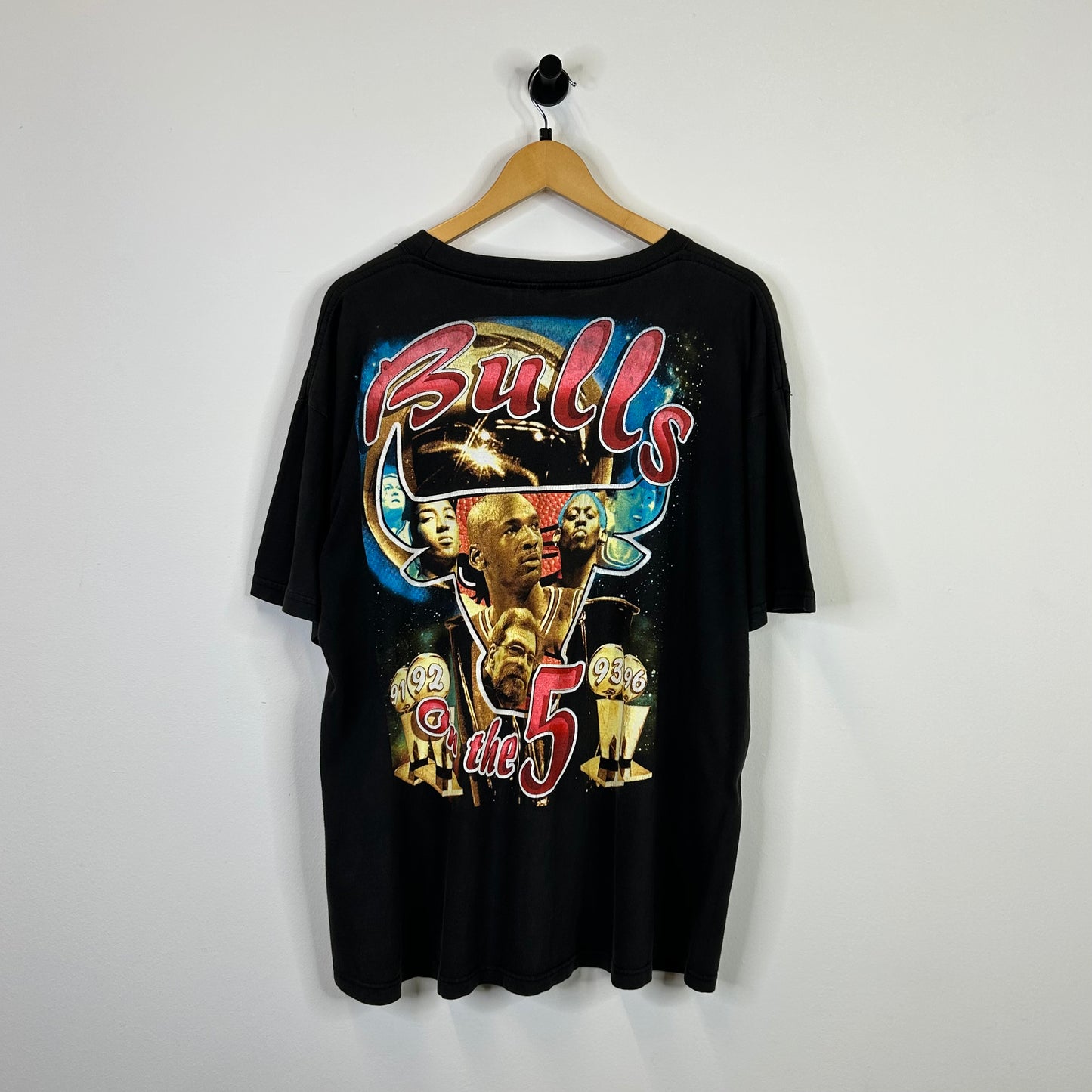 BULLS 1997 CHAMPIONS AOP TEE