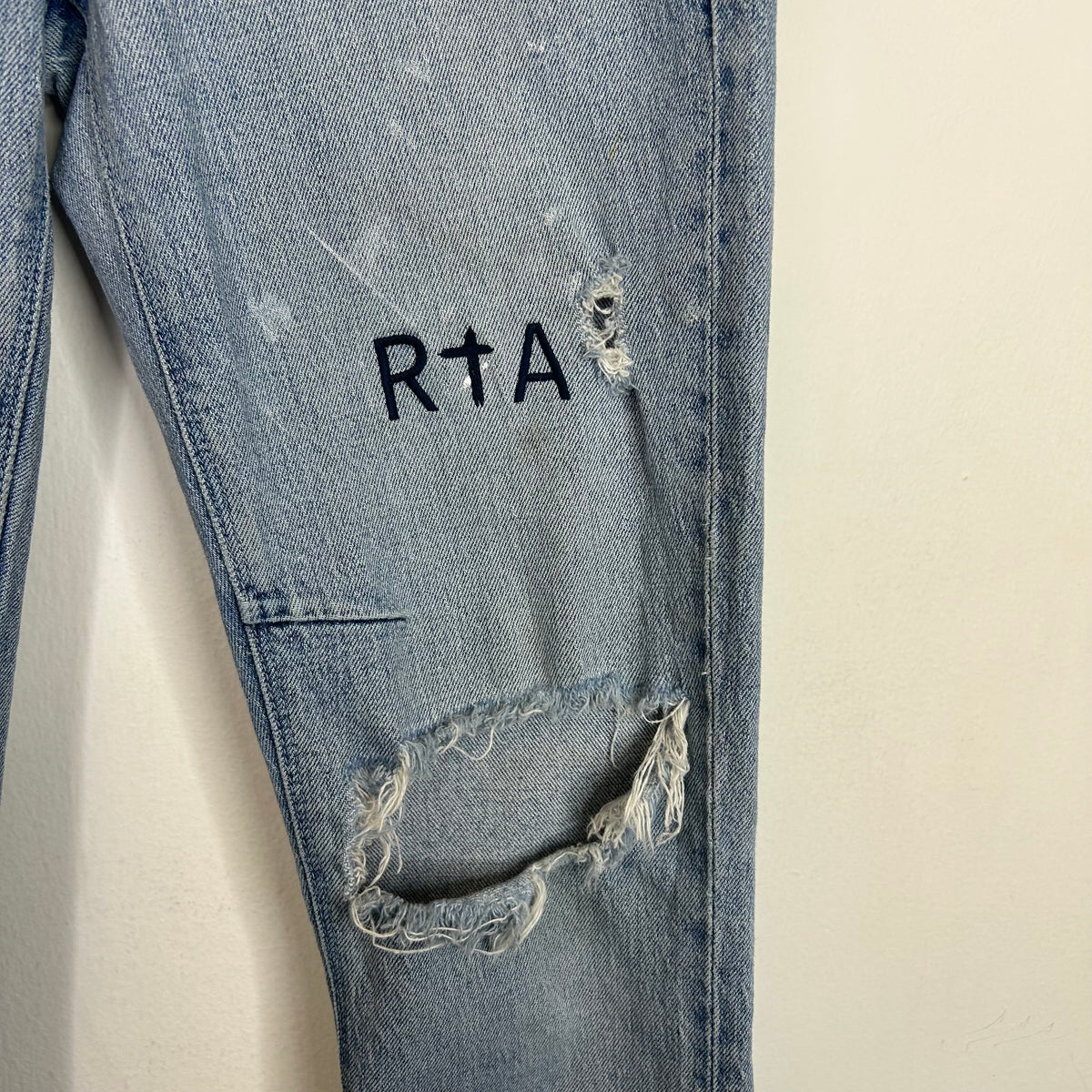 RTA BRYANT RIPPED SKINNY JEANS
