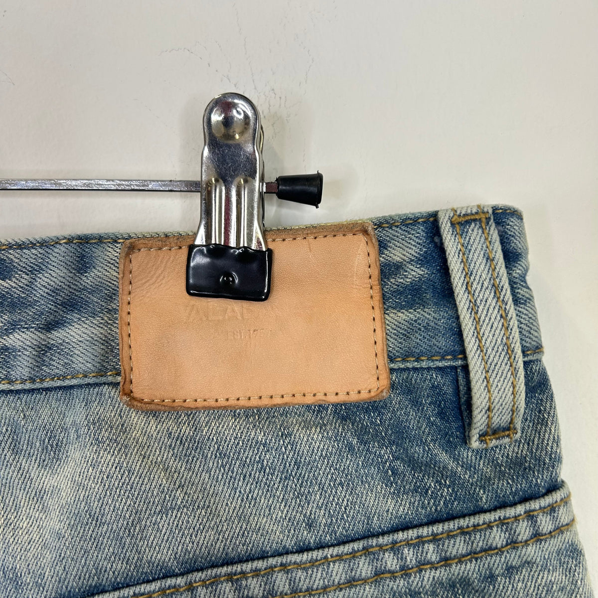 VALABASAS BAGGY DIRTY VINTAGE JEANS