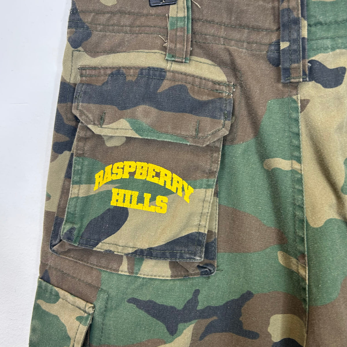 GV GALLERY RASPBERRY HILLS CAMO SHORTS