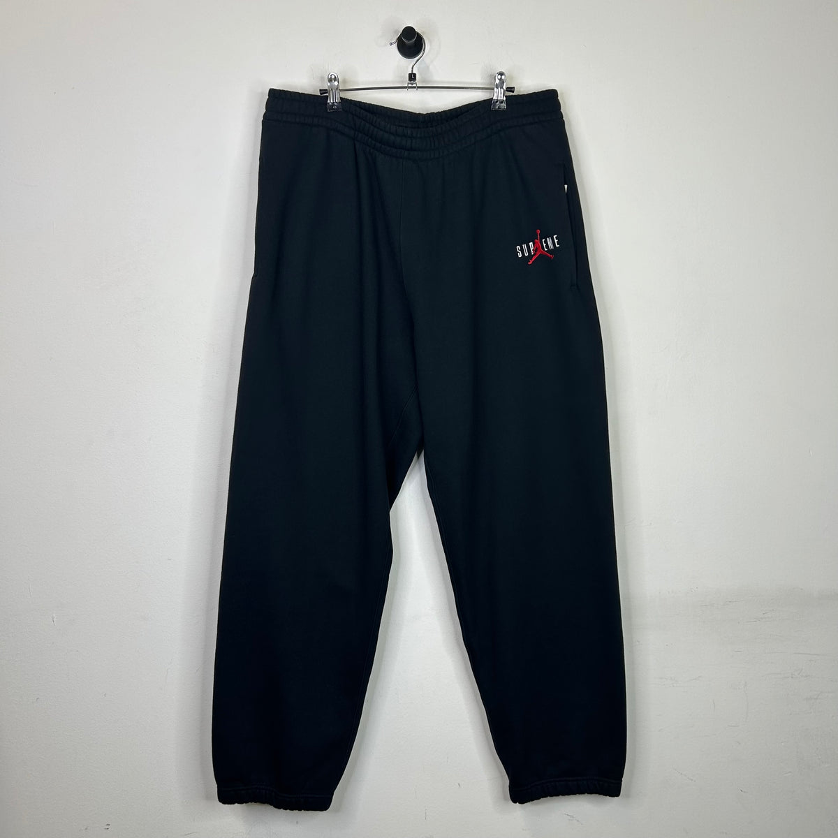 SUPREME X JORDAN FALL/WINTER '24 BLACK SWEATPANTS