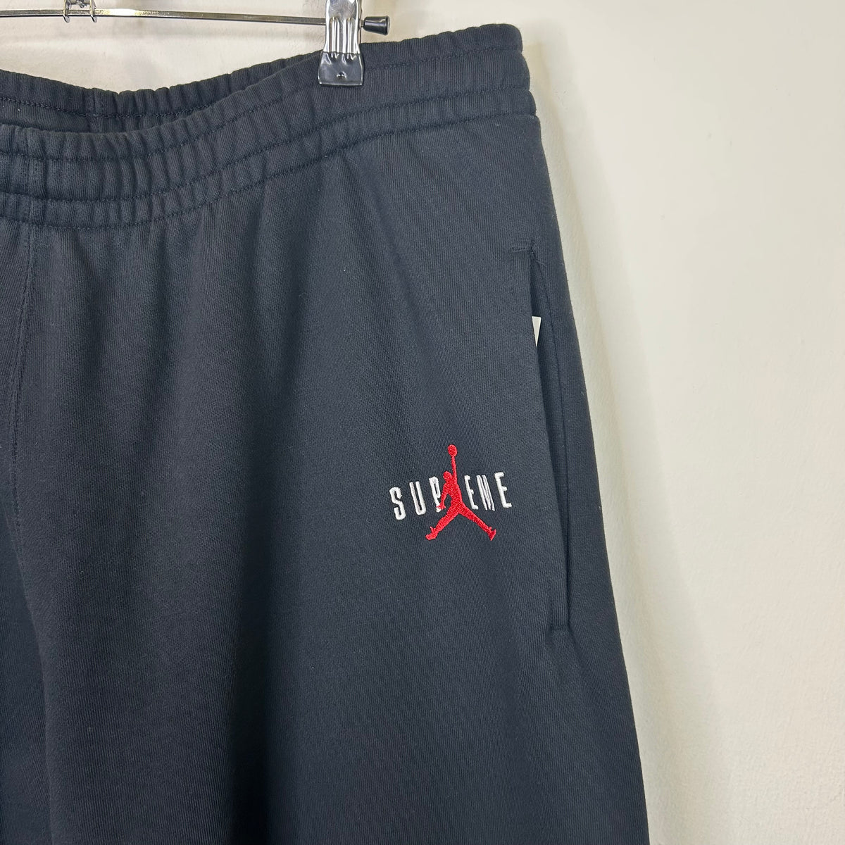 SUPREME X JORDAN FALL/WINTER '24 BLACK SWEATPANTS