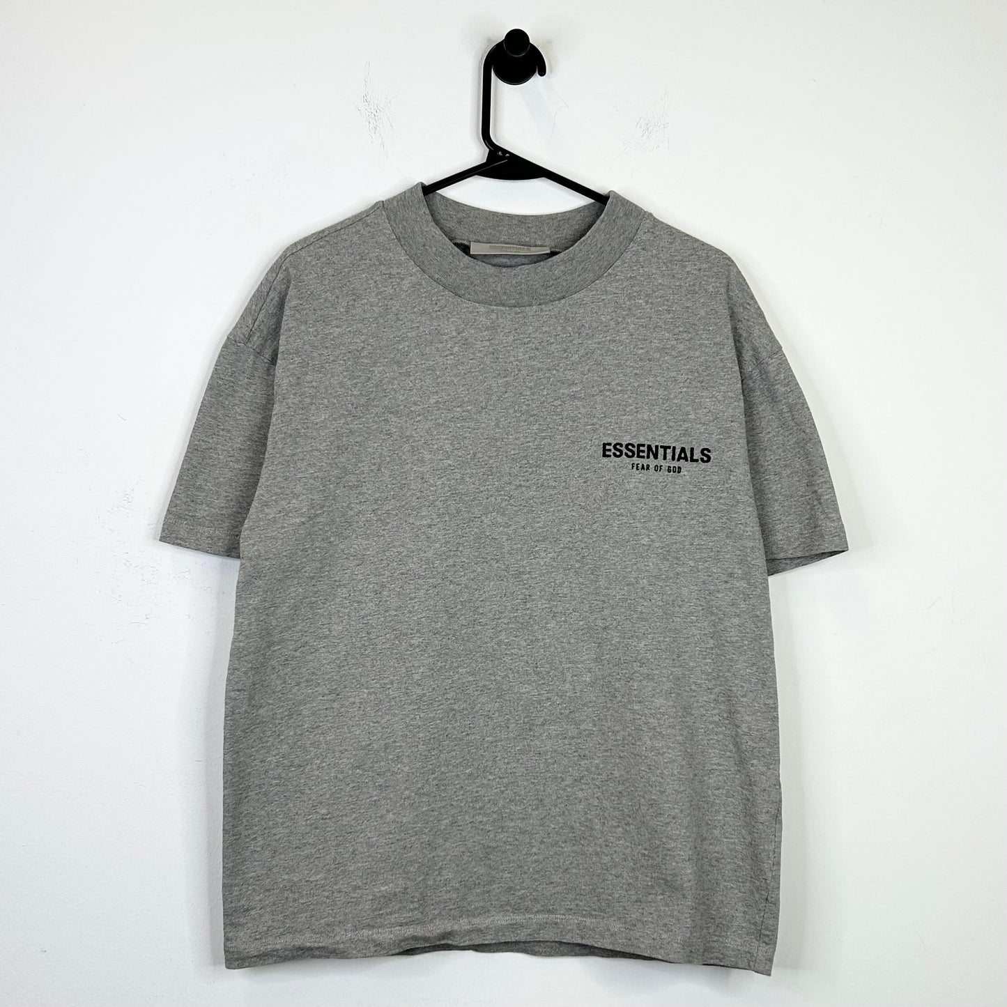 ESSENTIALS DARK OATMEAL LOGO TEE