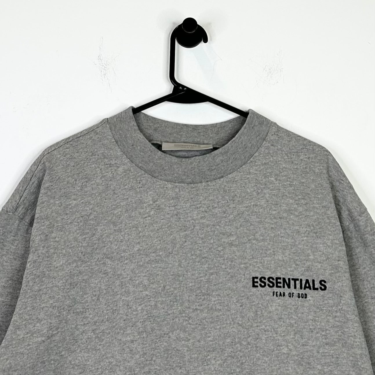 ESSENTIALS DARK OATMEAL LOGO TEE