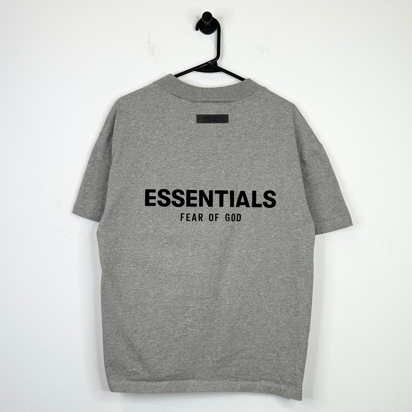 ESSENTIALS DARK OATMEAL LOGO TEE