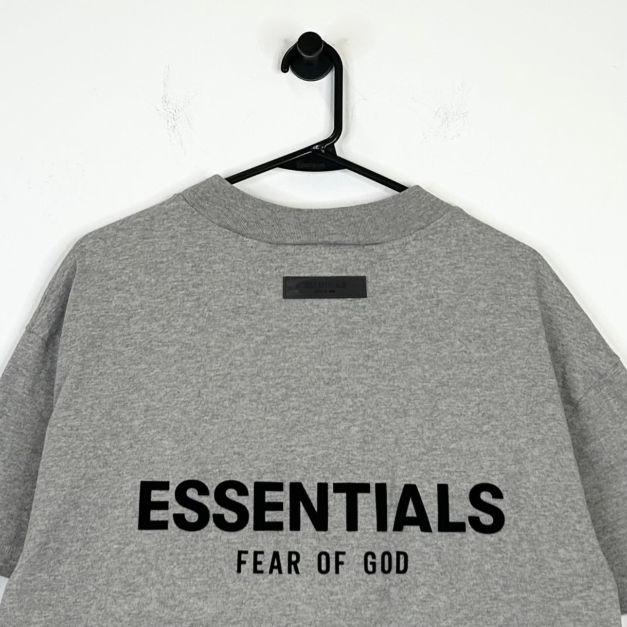 ESSENTIALS DARK OATMEAL LOGO TEE