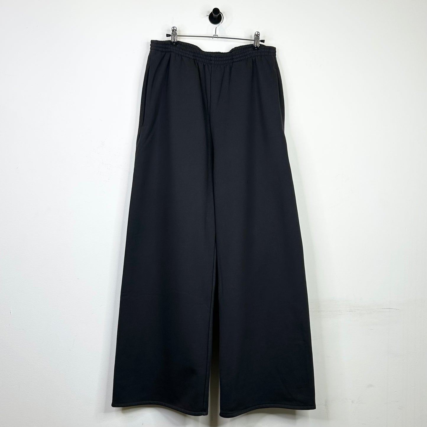 YEEZY GAP BLACK BAGGY SWEATPANTS