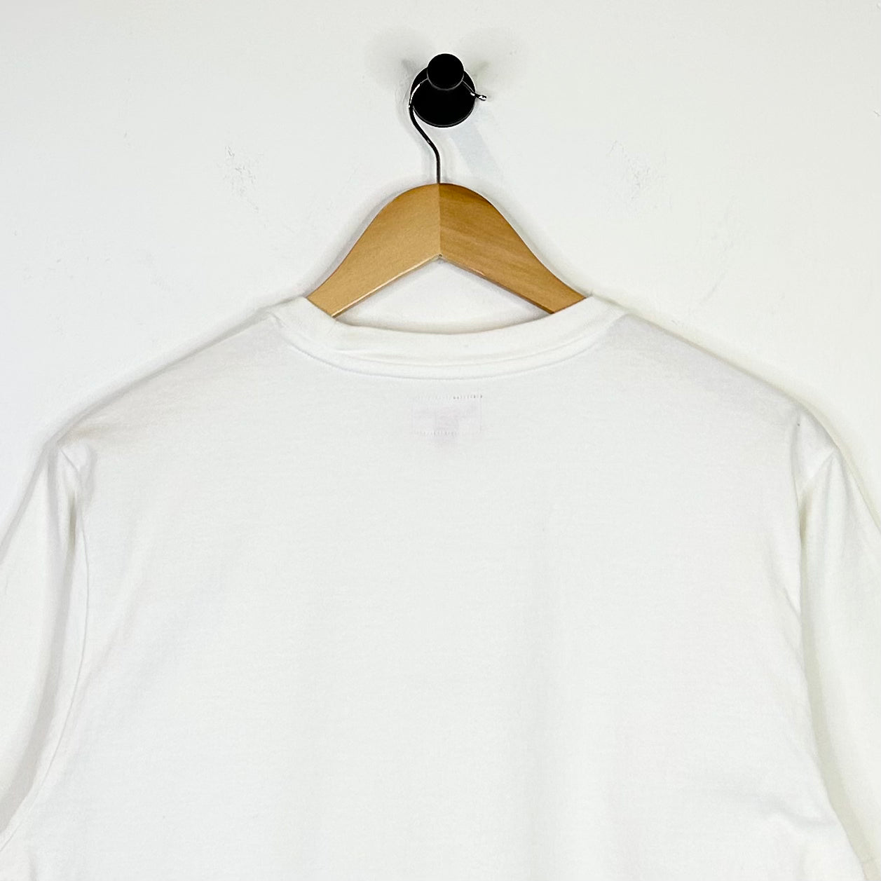 SUPREME INTERNATIONAL CENTER LOGO TEE