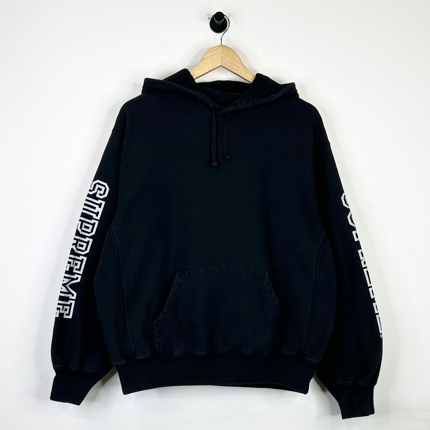 SUPREME OUTLINE TEXT BLACK HOODIE