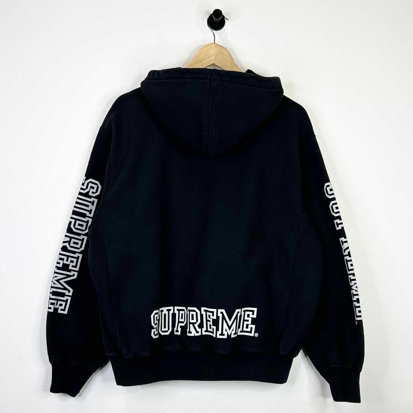 SUPREME OUTLINE TEXT BLACK HOODIE