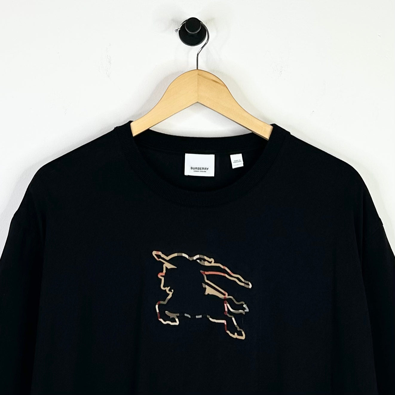 BURBERRY EQUESTRIAN KNIGHT LOGO BLACK TEE