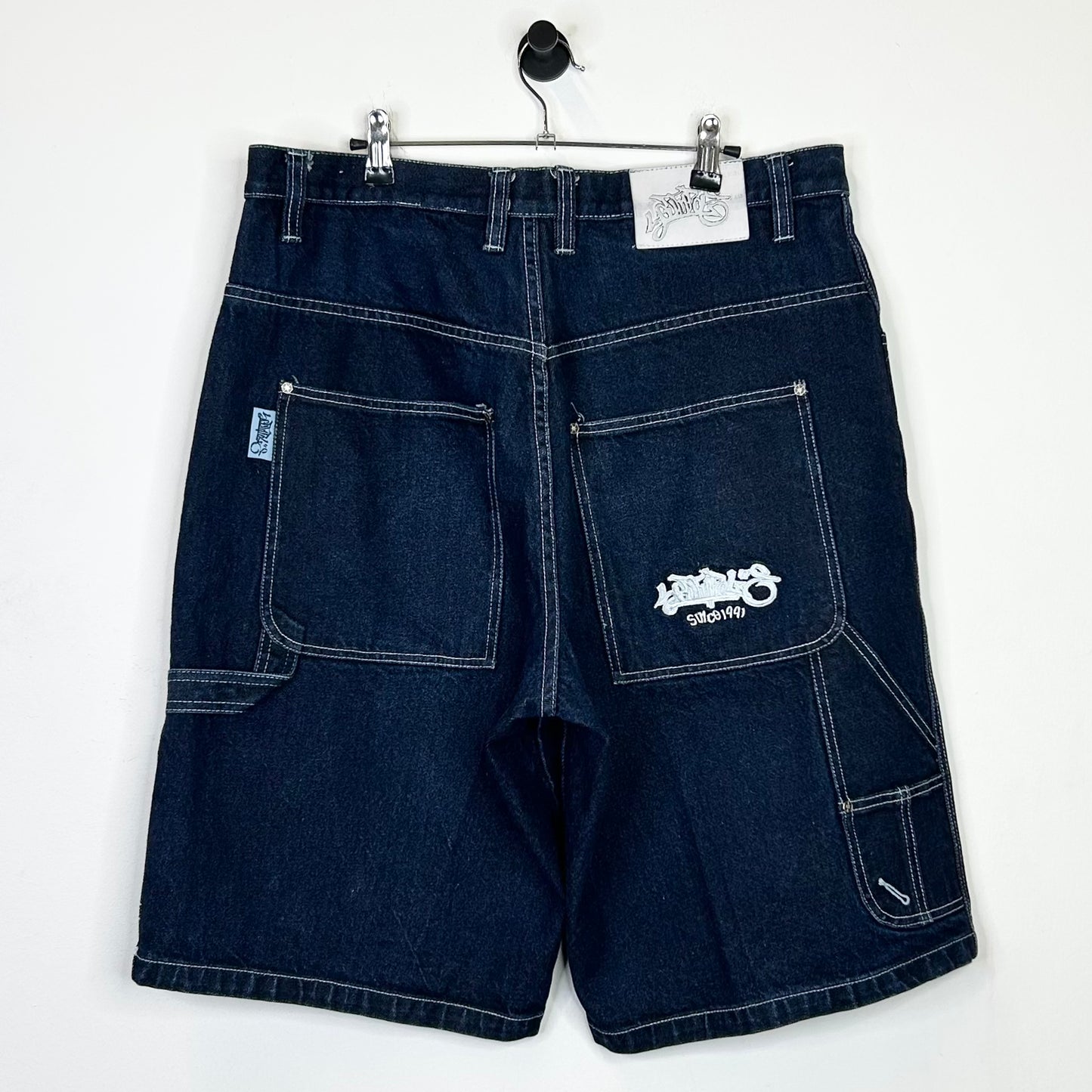 SOUTHPOLE EMBROIDERED GRAFFITI JORTS